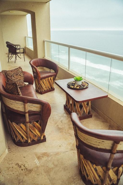 Appartamento 'Luxury Oceanfront Penthouse With Pools, Jacuzzis And Spectacular Ocean Views' Rosarito Esterno foto