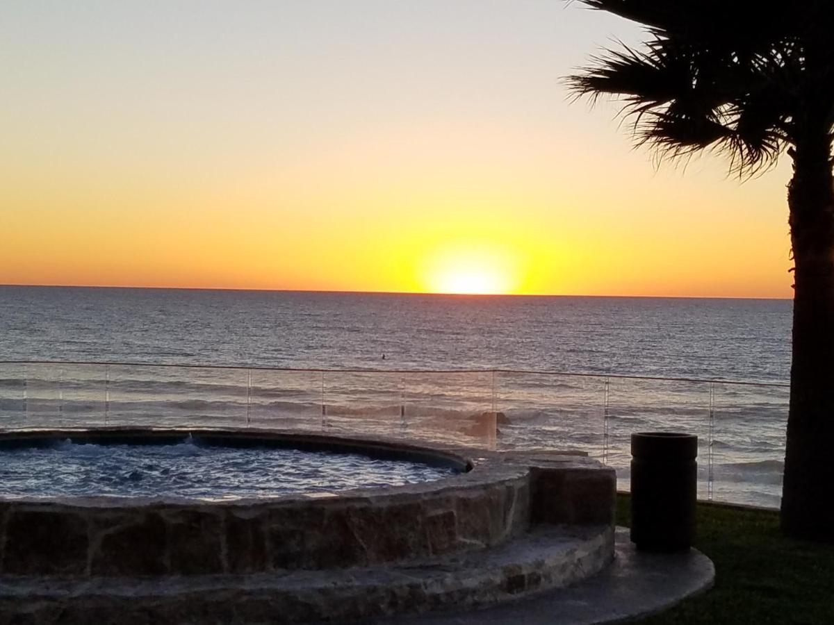 Appartamento 'Luxury Oceanfront Penthouse With Pools, Jacuzzis And Spectacular Ocean Views' Rosarito Esterno foto